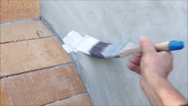 Sealing cracks on a stone oven