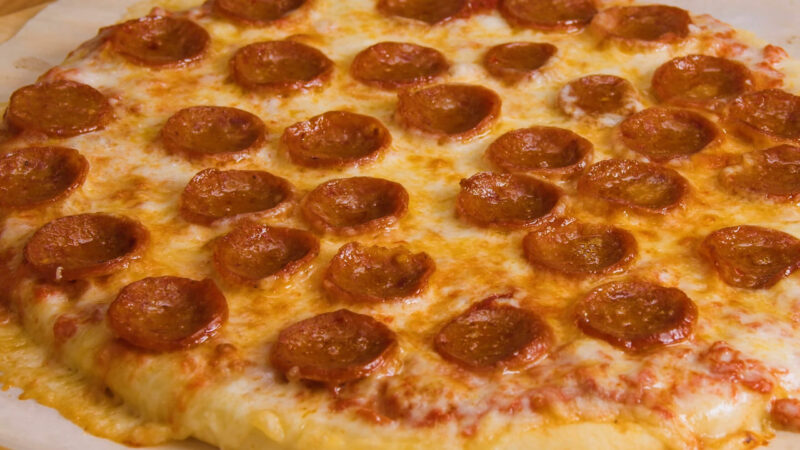 Traditional recipe for pepperoni pizza